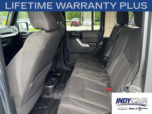 Used 2016 Jeep Wrangler Unlimited Sahara w/ Connectivity Group AWD/4WD image 9