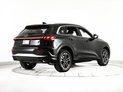 Used 2025 Audi Q5 Premium w/ Convenience Package image 5