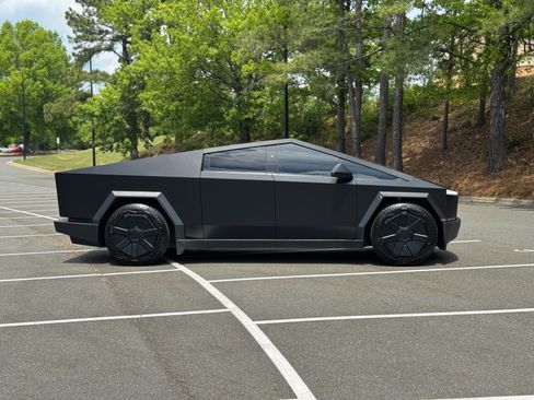 Used 2024 Tesla Cybertruck AWD Crew Cab image 14