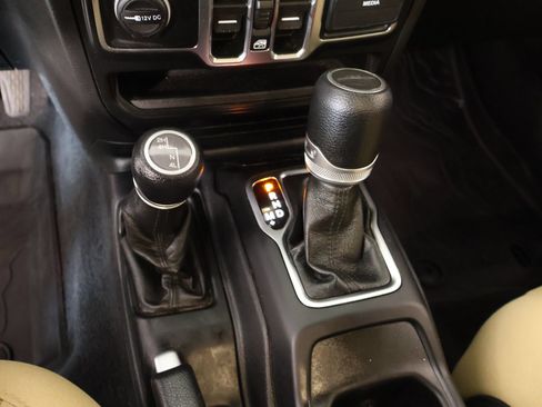 Used 2021 Jeep Gladiator Sport AWD/4WD image 7