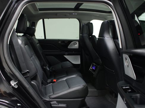 Used 2025 Lincoln Aviator Reserve w/ Equipment Group 201A AWD/4WD image 16