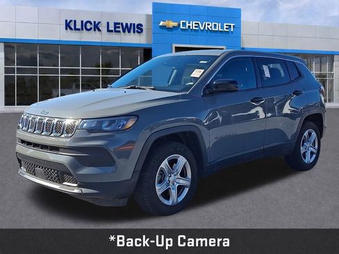 Used 2023 Jeep Compass Sport image 3