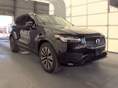 Used 2021 Volvo XC90 T5 Momentum w/ Advanced Package AWD/4WD image 5