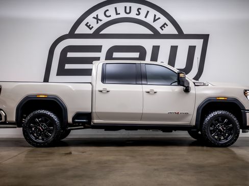 Used 2026 GMC Sierra 2500 AT4 w/ AT4 Premium Plus Package AWD/4WD image 9