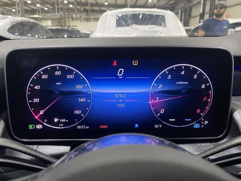 Used 2025 Mercedes-Benz GLC 300 4MATIC image 12