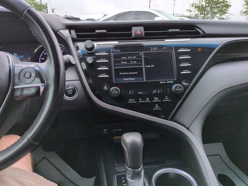 Used 2019 Toyota Camry XLE FWD image 17