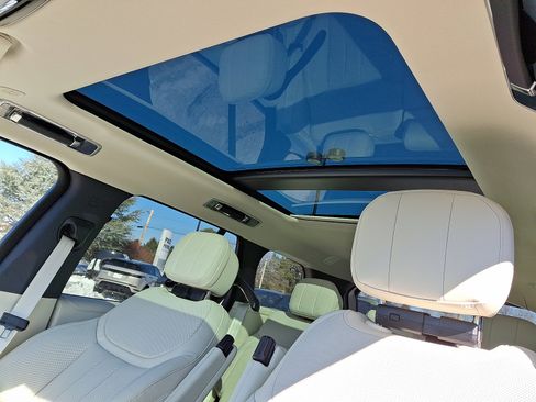 New 2026 Land Rover Range Rover SE image 11