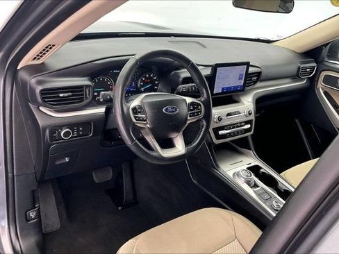 Used 2023 Ford Explorer XLT AWD/4WD image 14