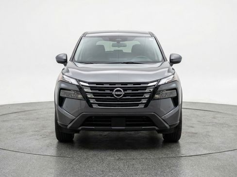 Used 2025 Nissan Rogue SV FWD image 2