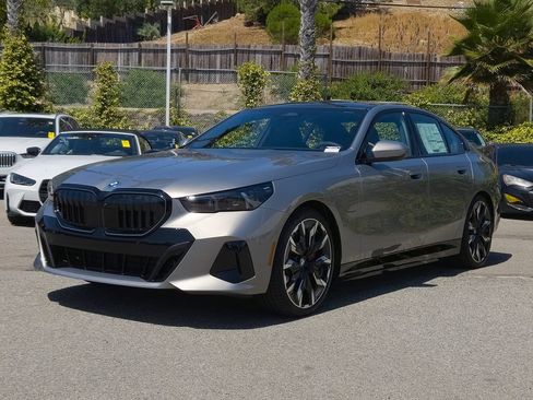 New 2026 BMW 550e xDrive w/ Premium Package AWD/4WD image 2