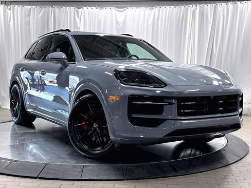 Used 2025 Porsche Cayenne GTS AWD/4WD image 11