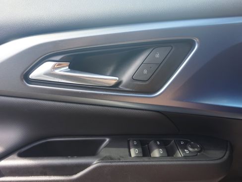 Used 2025 Chevrolet Equinox EV LT w/ Convenience Package image 15