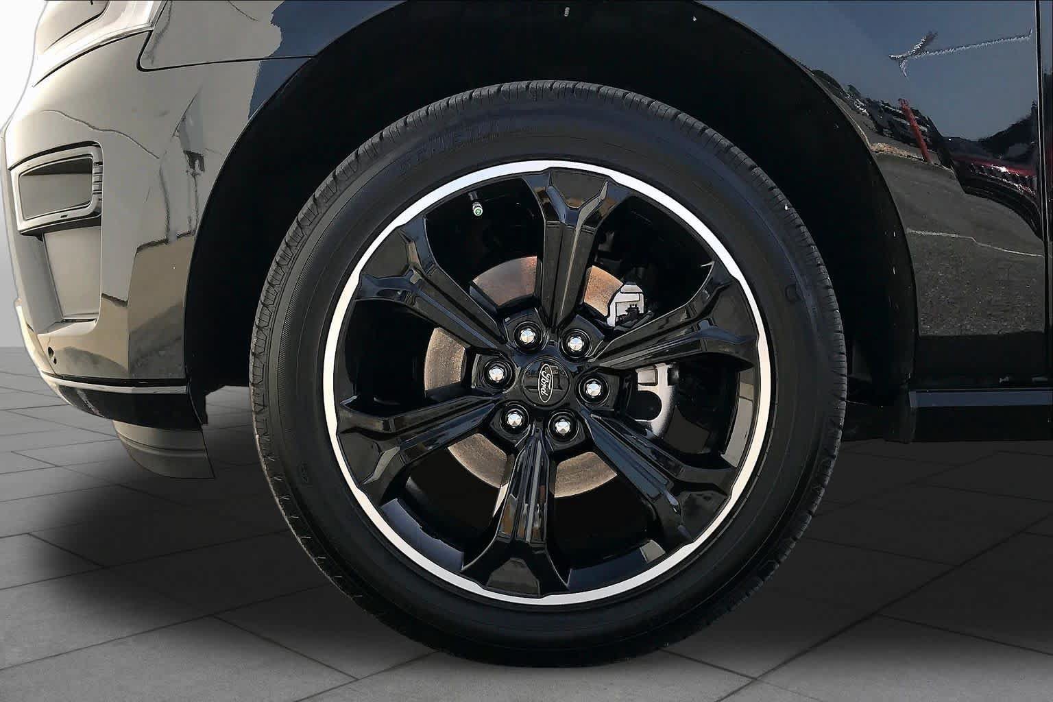 Used 2023 Ford Expedition Limited RWD image 11
