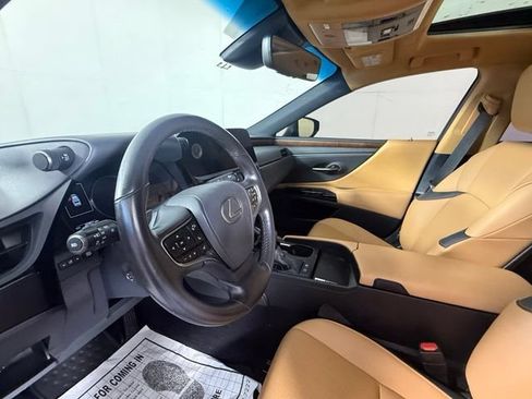 Used 2024 Lexus ES 300h w/ Premium Package FWD image 16