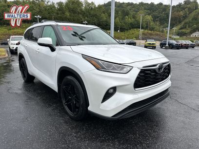 Used 2023 Toyota Highlander Limited