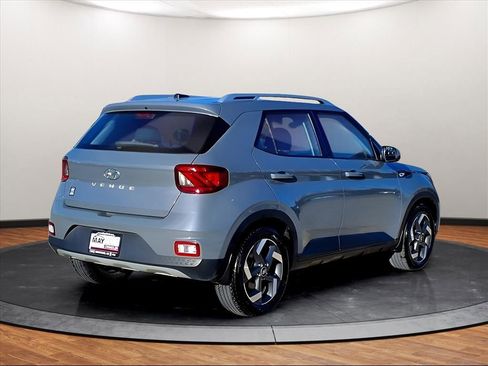 Used 2023 Hyundai Venue SEL image 18