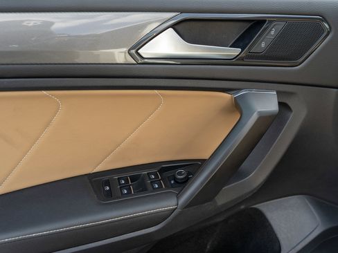 Used 2023 Volkswagen Tiguan SE w/ Panoramic Sunroof Package AWD/4WD image 14