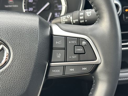 Used 2022 Toyota Highlander Platinum image 17