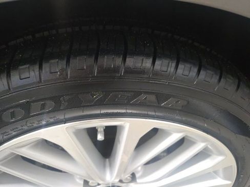 Used 2018 Toyota Camry XLE image 8