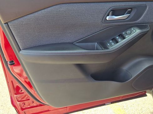 Used 2023 Nissan Rogue SV image 18