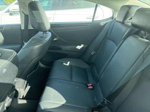 Used 2022 Lexus ES 300h image 5