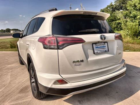 Used 2018 Toyota RAV4 XLE FWD image 5