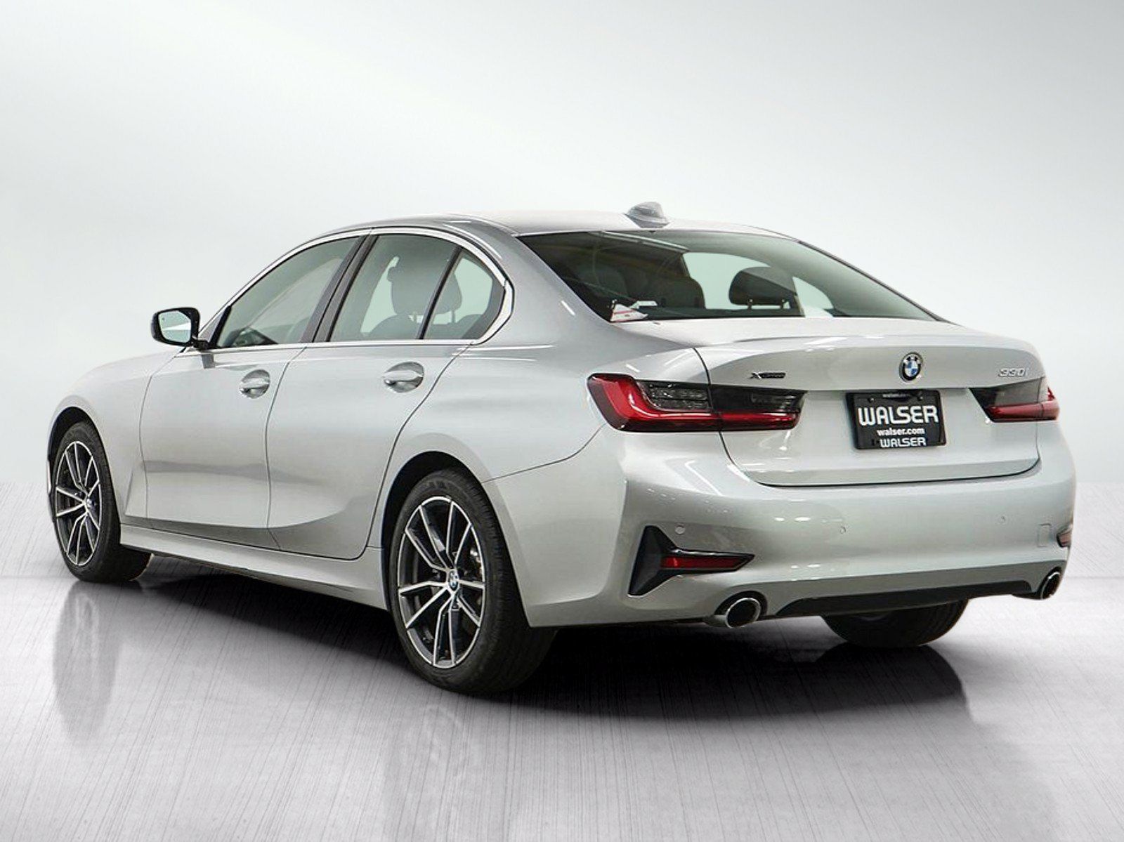 Used 2019 BMW 330i xDrive Sedan w/ Convenience Package AWD/4WD image 3