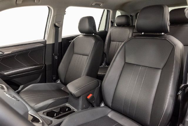 Used 2023 Volkswagen Tiguan SE FWD image 9