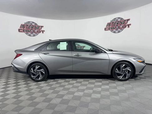 Used 2025 Hyundai Elantra Sport image 8