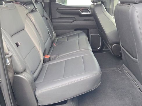 Used 2025 GMC Sierra 1500 SLT image 8