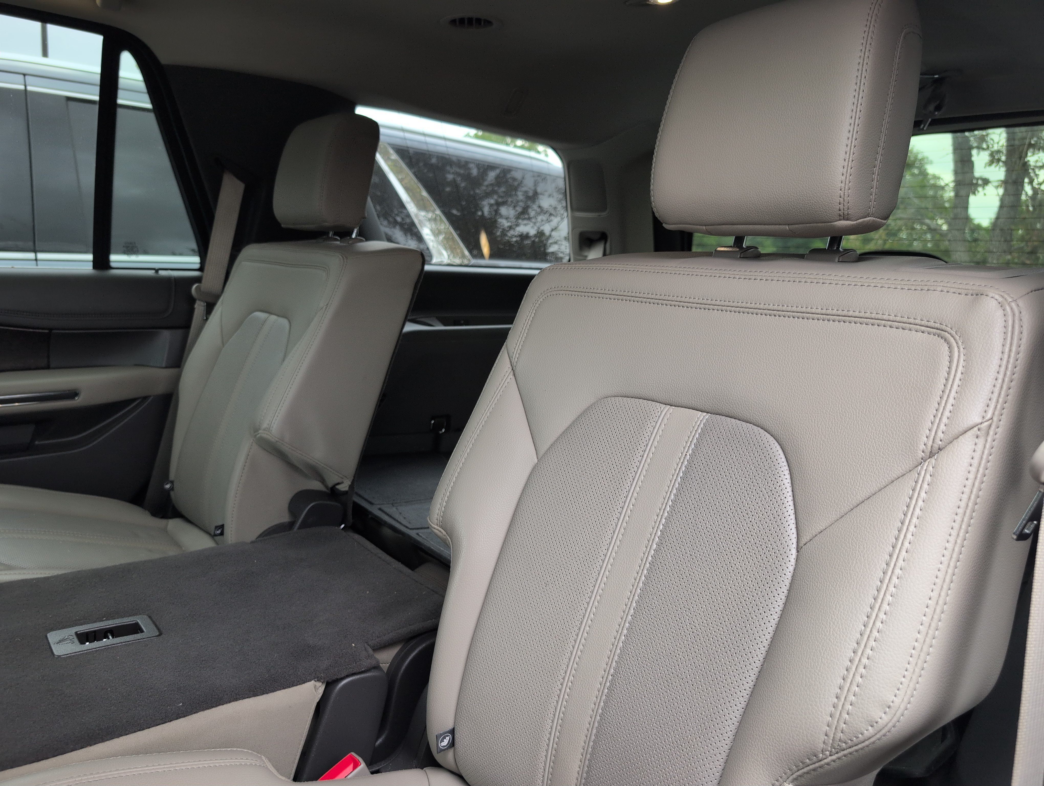 Used 2021 Ford Expedition Limited AWD/4WD image 9