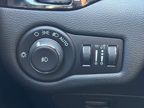 Certified 2021 Jeep Cherokee Latitude Plus image 31