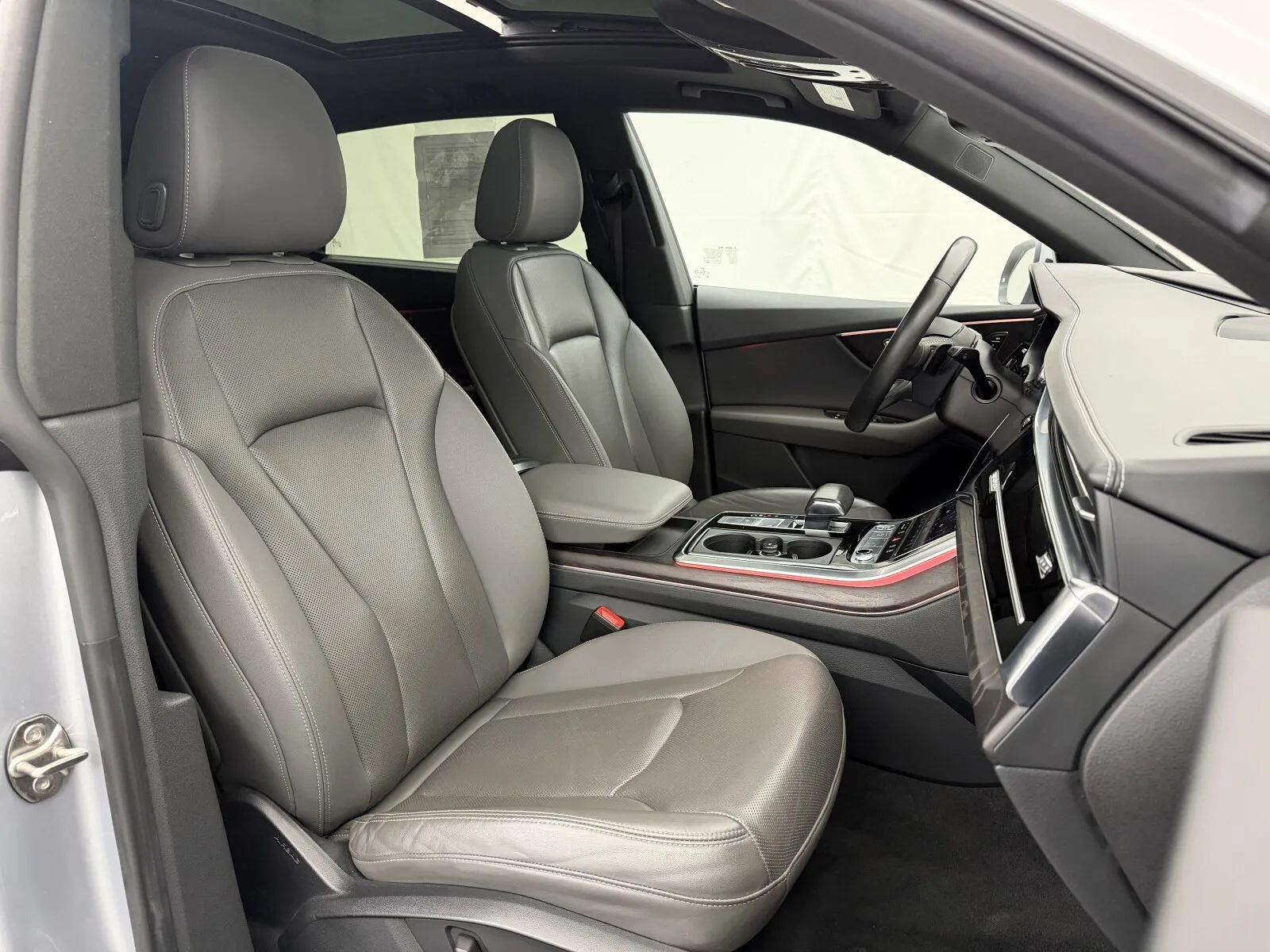 Used 2019 Audi Q8 Prestige AWD/4WD image 41