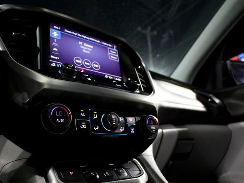 Used 2023 GMC Acadia SLE w/ Driver Convenience Package image 15