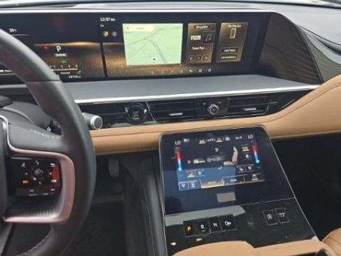 Used 2025 INFINITI QX80 Sensory image 4