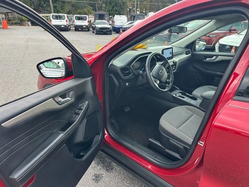 Used 2021 Ford Escape SE w/ Cold Weather Package FWD image 16
