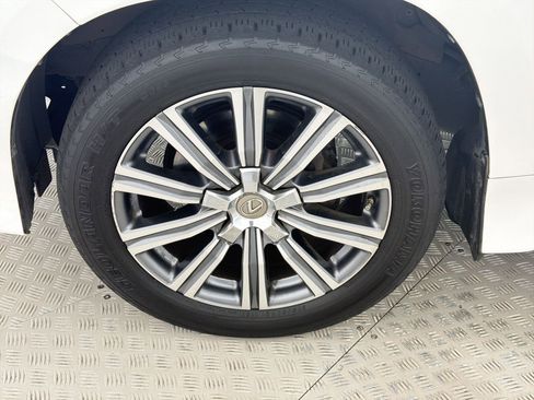Used 2019 Lexus LX 570 4WD w/ Luxury Package image 11