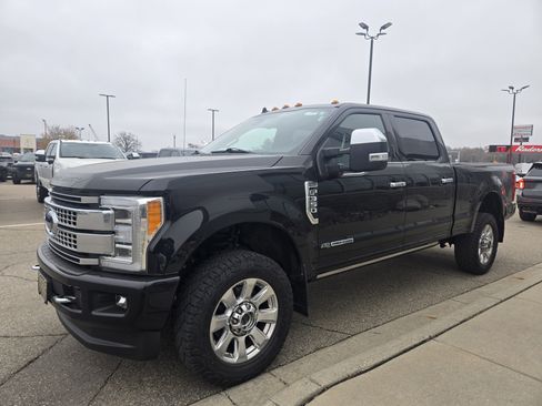 Certified 2019 Ford F350 Platinum w/ Platinum Ultimate Package image 18