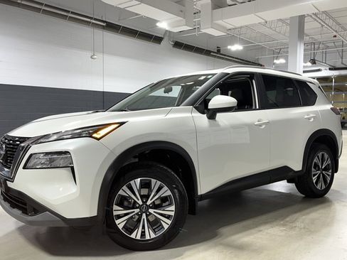 Used 2023 Nissan Rogue SV w/ SV Premium B Package image 30