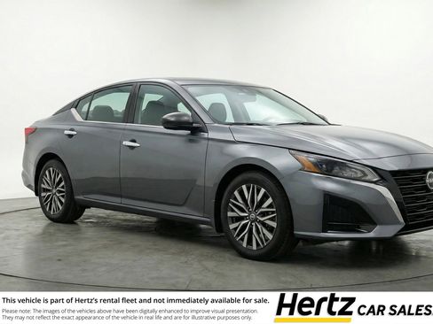 Used 2025 Nissan Altima 2.5 SV FWD image 1