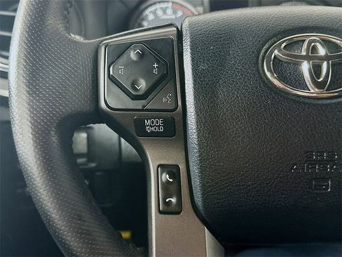 Used 2017 Toyota Tacoma TRD Off-Road image 23