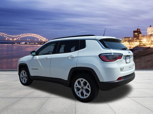 Used 2026 Jeep Compass Latitude AWD/4WD image 3