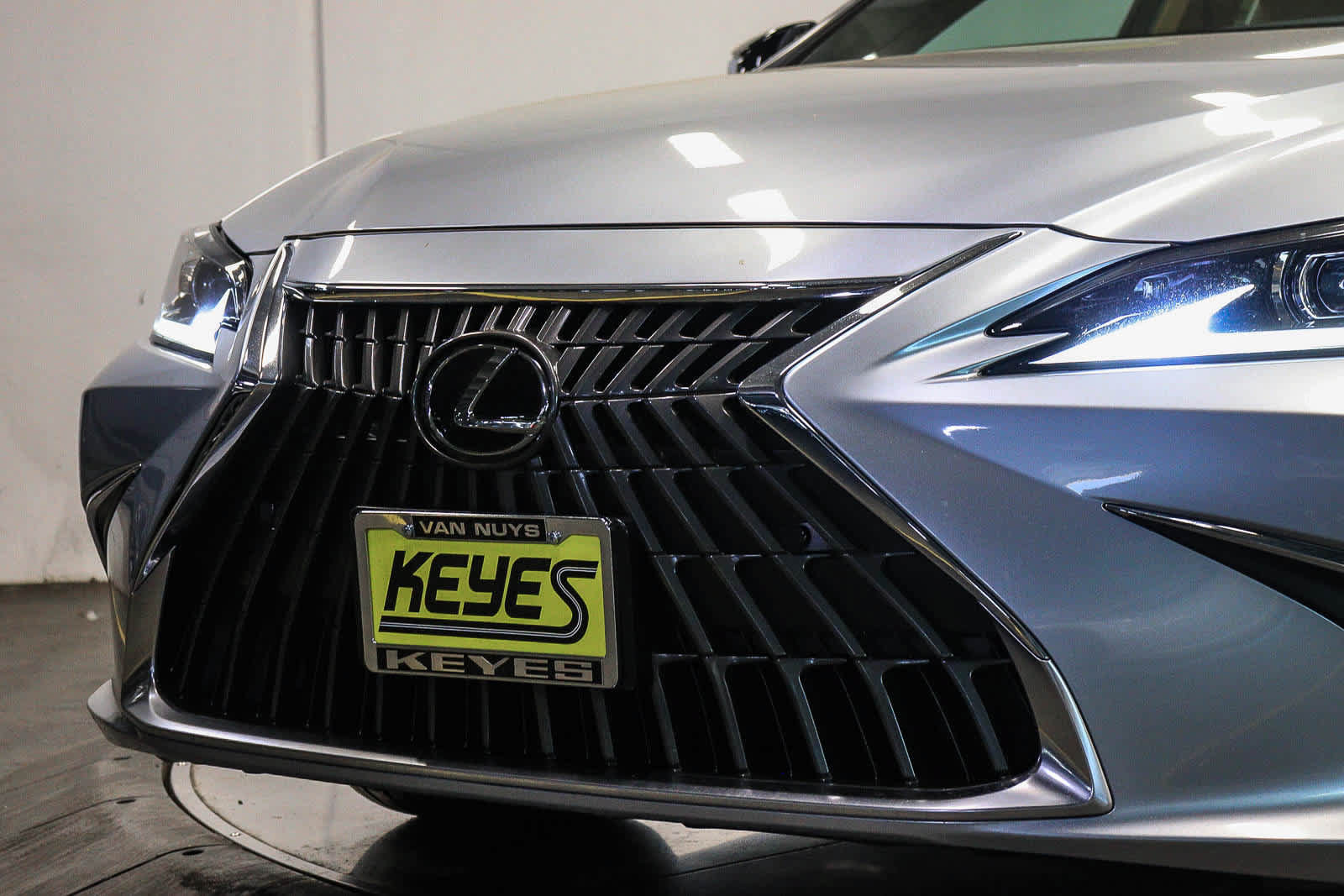 Used 2025 Lexus ES 350 w/ Premium Package FWD image 8