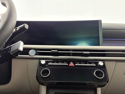 Certified 2025 Hyundai Tucson Limited FWD image 25