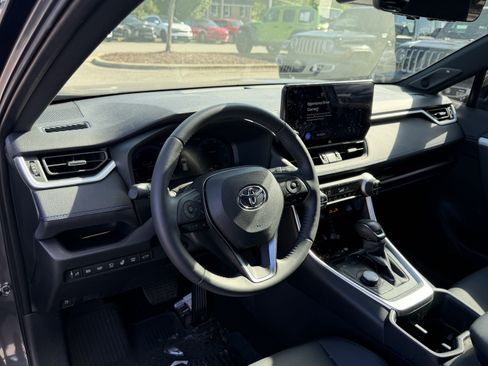 Used 2025 Toyota RAV4 XSE w/ Advanced Technology Package AWD/4WD image 11