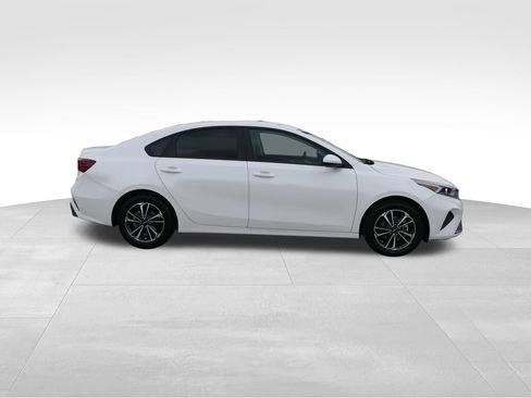 Used 2023 Kia Forte LXS image 2