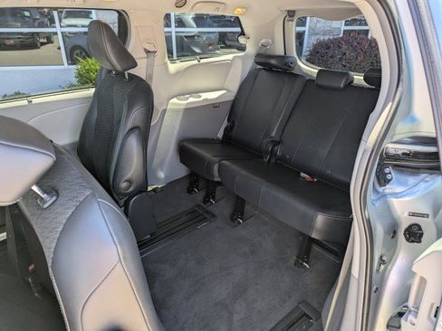 Used 2014 Toyota Sienna SE FWD image 27