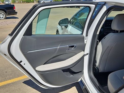 Used 2025 Hyundai Sonata SEL FWD image 27