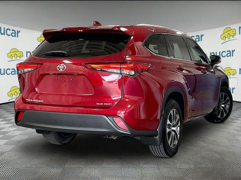 Used 2022 Toyota Highlander XLE AWD/4WD image 6