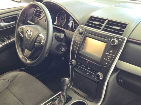 Used 2016 Toyota Camry SE image 10